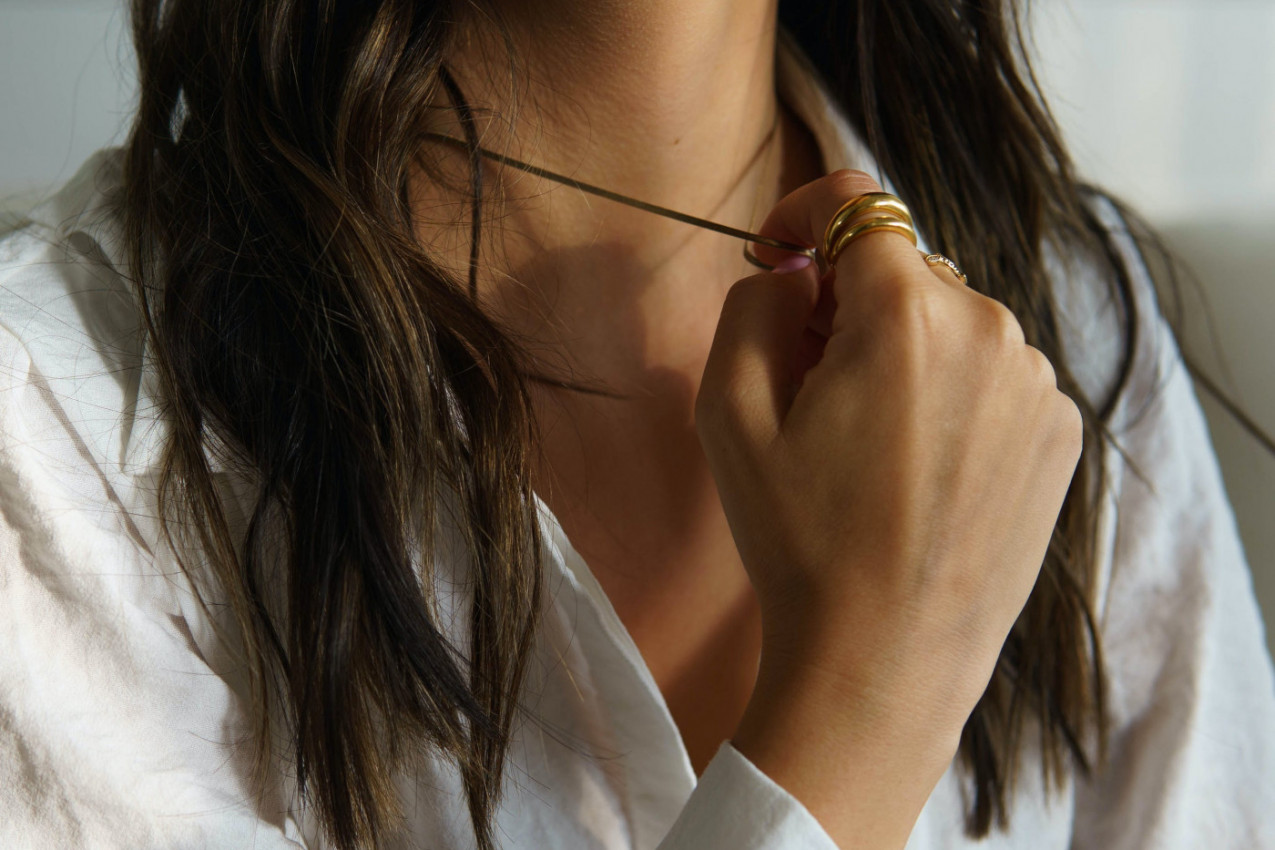 NOŠENJE PRSTENA NA LANČIĆU OKO VRATA IMA POSEBNU SIMBOLIKU!