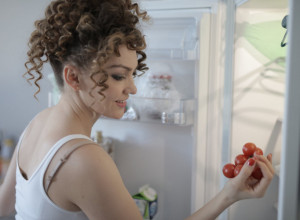 ŠEST ZNAKOVA DA ĆE FRIŽIDER DA VAM CRKNE: Majstori bele tehnike otkrili kako da prepoznate da mu se bliži kraj!