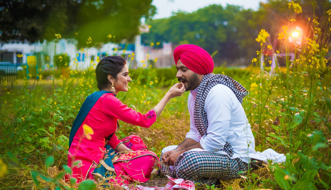 U LONCU DOPLOVILI NA SOPSTVENO VENČANJE: Kiša potopila zemlju, ali nije pobedila njihovu ljubav!