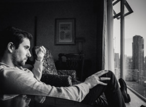 ŠTA DA RADITE KAD SA NJIM NEŠTO NIJE U REDU? 11 simptoma muške depresije