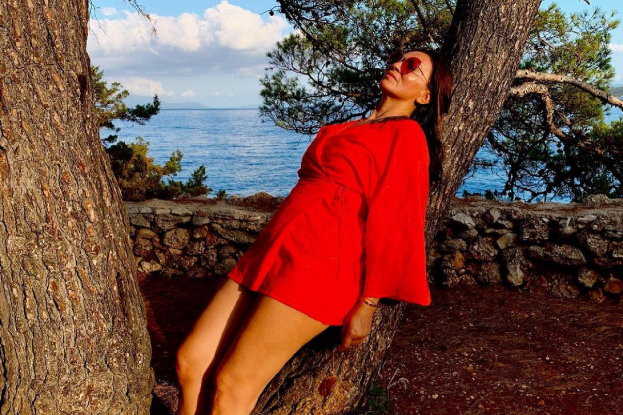 OD GLAVE DO PETE U NARANDŽASTOM: Nina Badrić stajlingom uzburkala internet