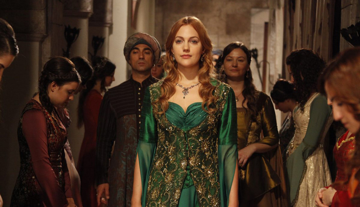 SULTANIJA PRE I POSLE ŠMINKANJA: Merjem Uzerli snimila i pokazala svoju transformaciju