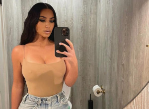 ELEGANCIJA ILI PRETERANCIJA: Da li Kim Kardašijan preterala što je ovo obukla na venčanju Paris Hilton