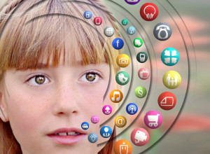 POSLEDICE DRUŠTVENIH MREŽA: Na mlade utiču jako loše, a evo šta da rade roditelji