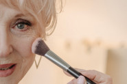 KAKO DA ZRELA KOŽA ZABLISTA? OVI saveti će pomoći damama u najboljim godinama da im šminka izgleda besprekorno