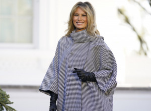 VISOKA MODA MELANIJE TRAMP I JOŠ VIŠA CENA: Kaput kao stan u Beogradu, A TEK KOLIKO KOŠTA HALJINA...