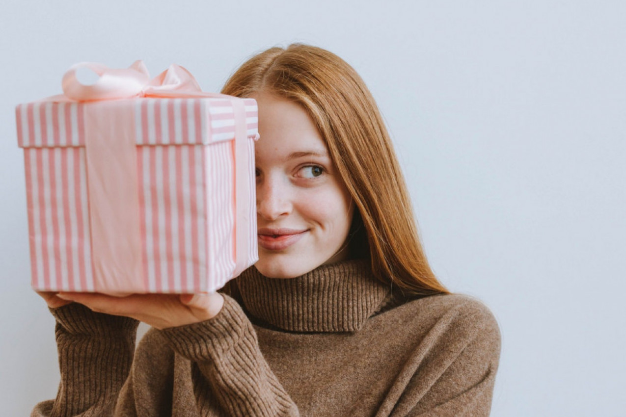 ŠTA ZNAKOVI ZODIJAKA ŽELE ZA POKLON? Koga će usrećiti album sa slikama, a ko će se obradovati kremi protiv bora?