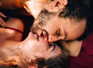 POSLE 2 MESECA ZABAVLJANJA IMALI SU INTIMNI ODNOS: "Iako sam znala da to ne treba da radim, predložila sam mu nešto zbog čega sam odmah zažalila!"