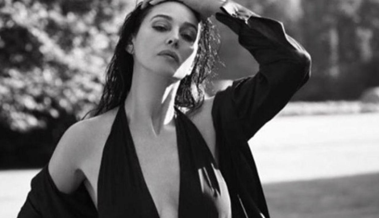 SKINULA SE NAJPOŽELJNIJA ŽENA SVETA: Monika Beluči pokazala bujne grudi i potpuno zaludela javnost, izgleda kao milion dolara! (FOTO)