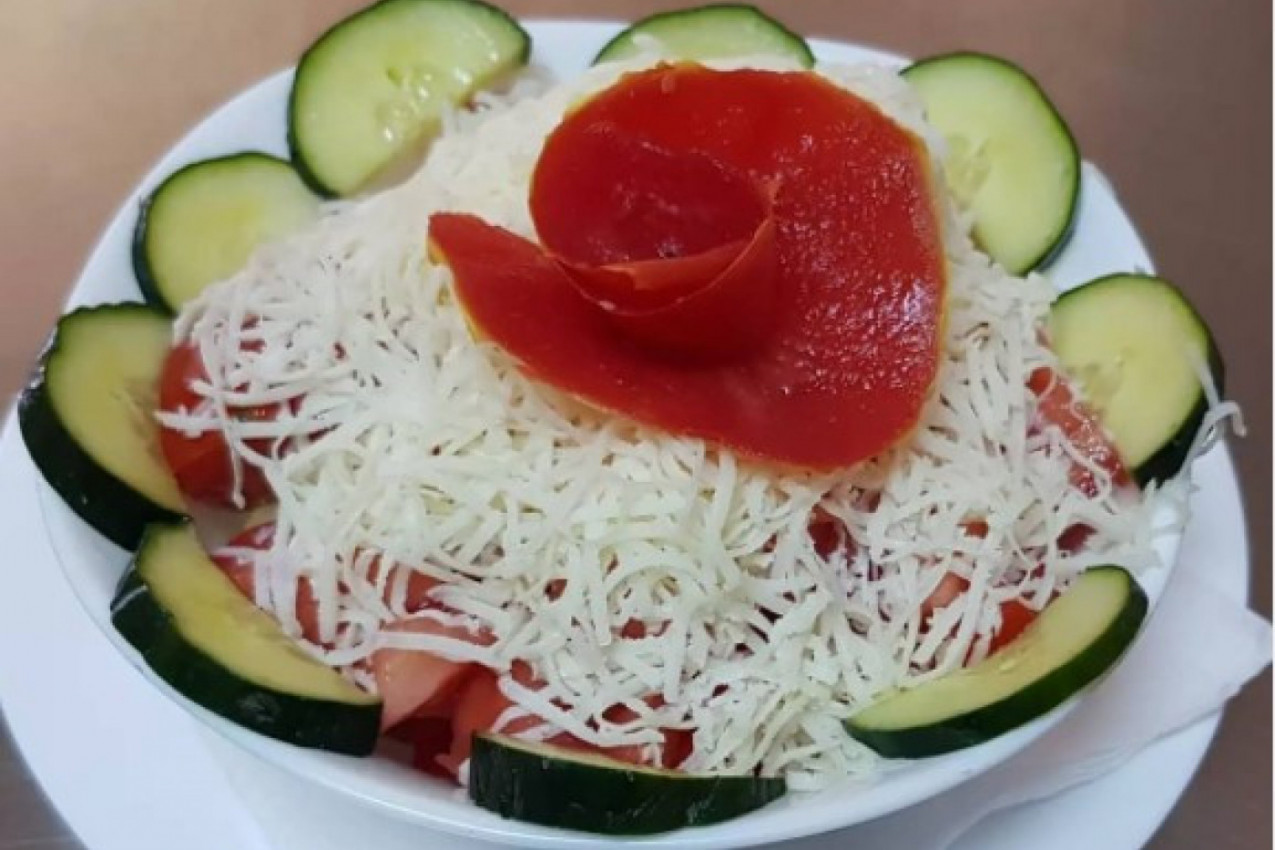 VOLITE ŠOPSKU SALATU? Evo zašto NIKAKO ne bi trebalo da je jedete!