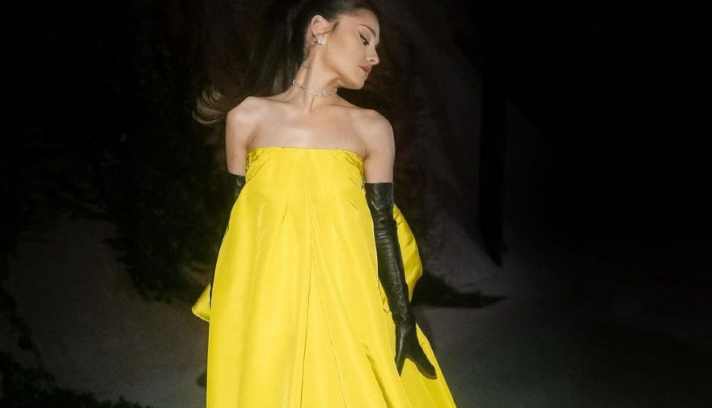 ARIANA GRANDE: U žutoj Valentino haljini dodirnula je Sunčeve zrake
