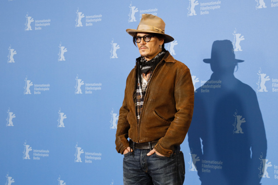 DŽONI DEP U NOVOJ ROMANSI! Šta kažete na ovu devojku holivudskog zavodnika?