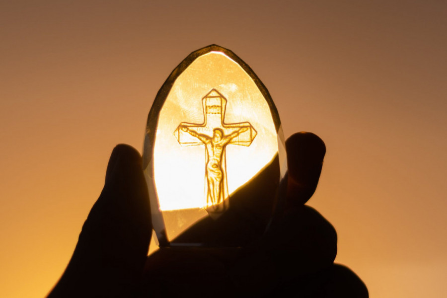 ČUDO UŽIVO: Pogledajte snimak božje svetlosti koju je snimila bezbedonsona kamera (VIDEO)