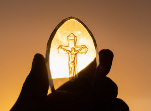 ČUDO UŽIVO: Pogledajte snimak božje svetlosti koju je snimila bezbedonsona kamera (VIDEO)