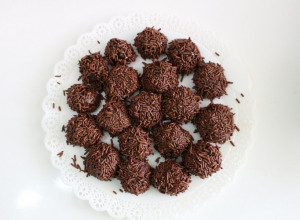 POSNE ČOKO KUGLICE: Sa ukusom suvih šljiva i mirisom narandže