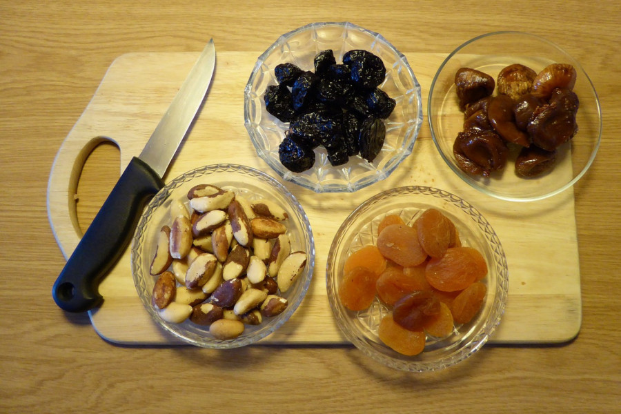 KOLAČ SA SUVIM VOĆEM: Slatkiš kojem je teško odoleti