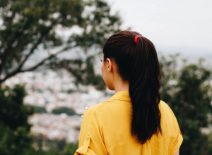 SAVRŠENI TRIKOVI ZA VOLUMEN KOSE: Neverovatne frizure učiniće da zablistate!