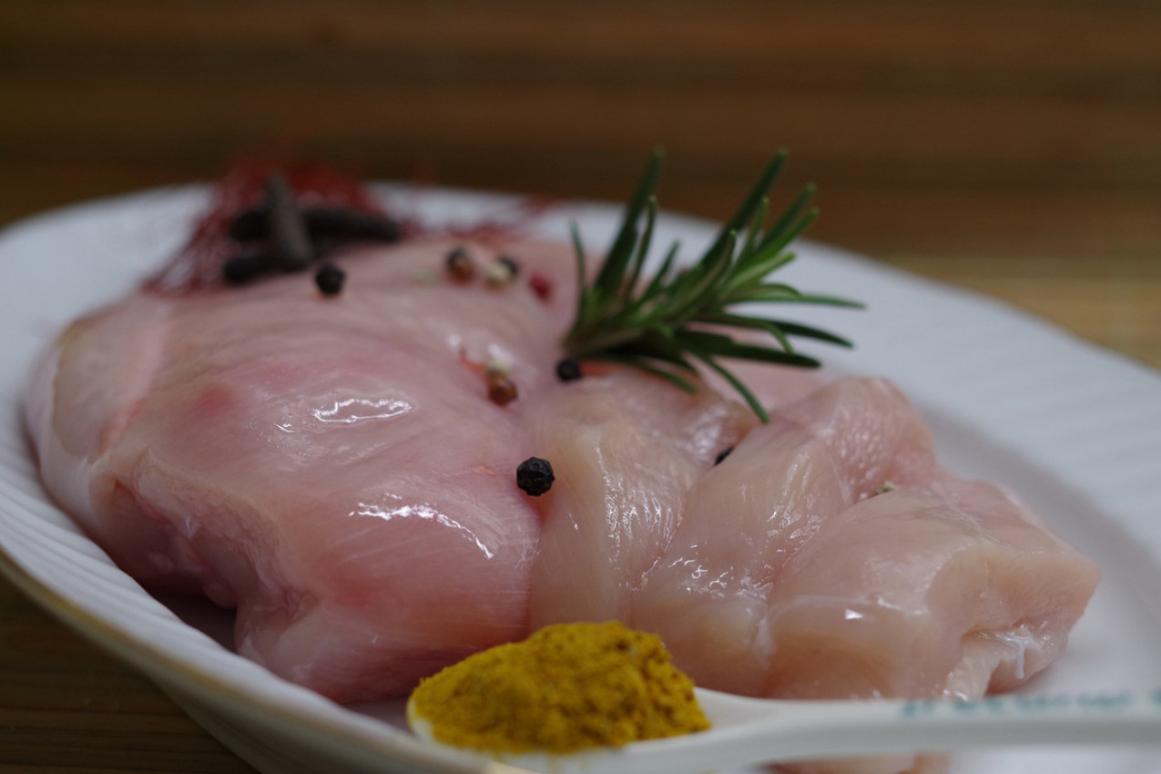 PILETINA SA PEČURKAMA: Ručak bez mnogo muke od tri sastojka