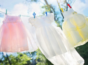 DA GARDEROBA LEPO MIRIŠE: Nekoliko jednostavnih trikova koji će produžiti svežinu čistog veša