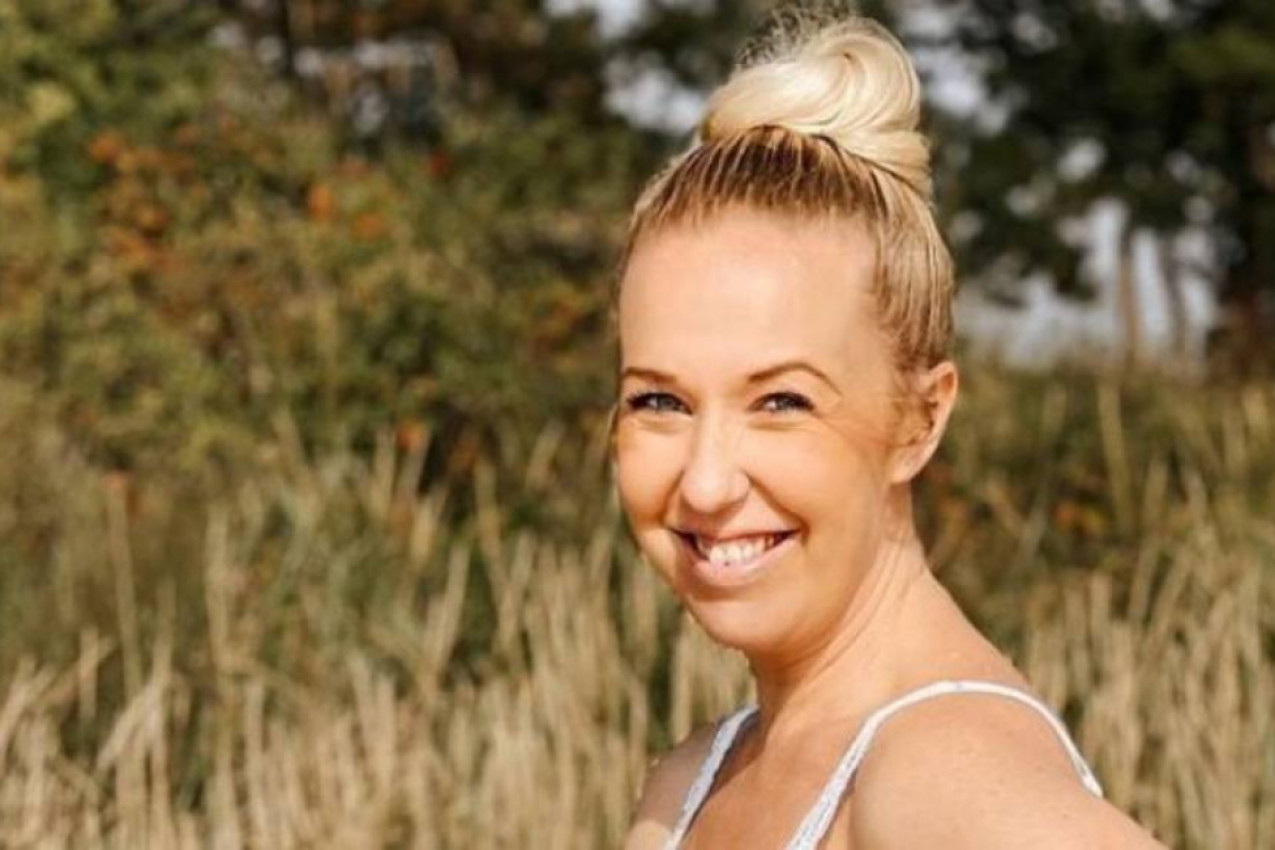 MAJKA TROJKI POKAZALA STOMAK PRE I POSLE POROĐAJA: Ljudi ostali bez reči!