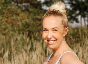 MAJKA TROJKI POKAZALA STOMAK PRE I POSLE POROĐAJA: Ljudi ostali bez reči!