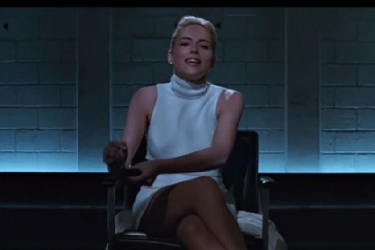 Šeron Stoun ŽARI I PALI i sa 64 godine! Njeno najnovije izdanje komentarišu sa "božanstvena žena" (FOTO)