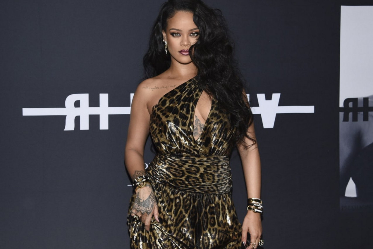 RIJANA NAPOKON POKAZALA BEBU! Fanovi u transu zbog pevačicinog snimka (VIDEO)