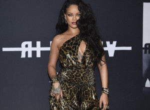 RIJANA NAPOKON POKAZALA BEBU! Fanovi u transu zbog pevačicinog snimka (VIDEO)