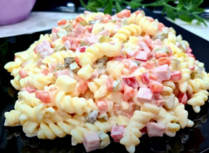 SALATA OD ŠUNKE I TESTENINE: Može da bude i ručak