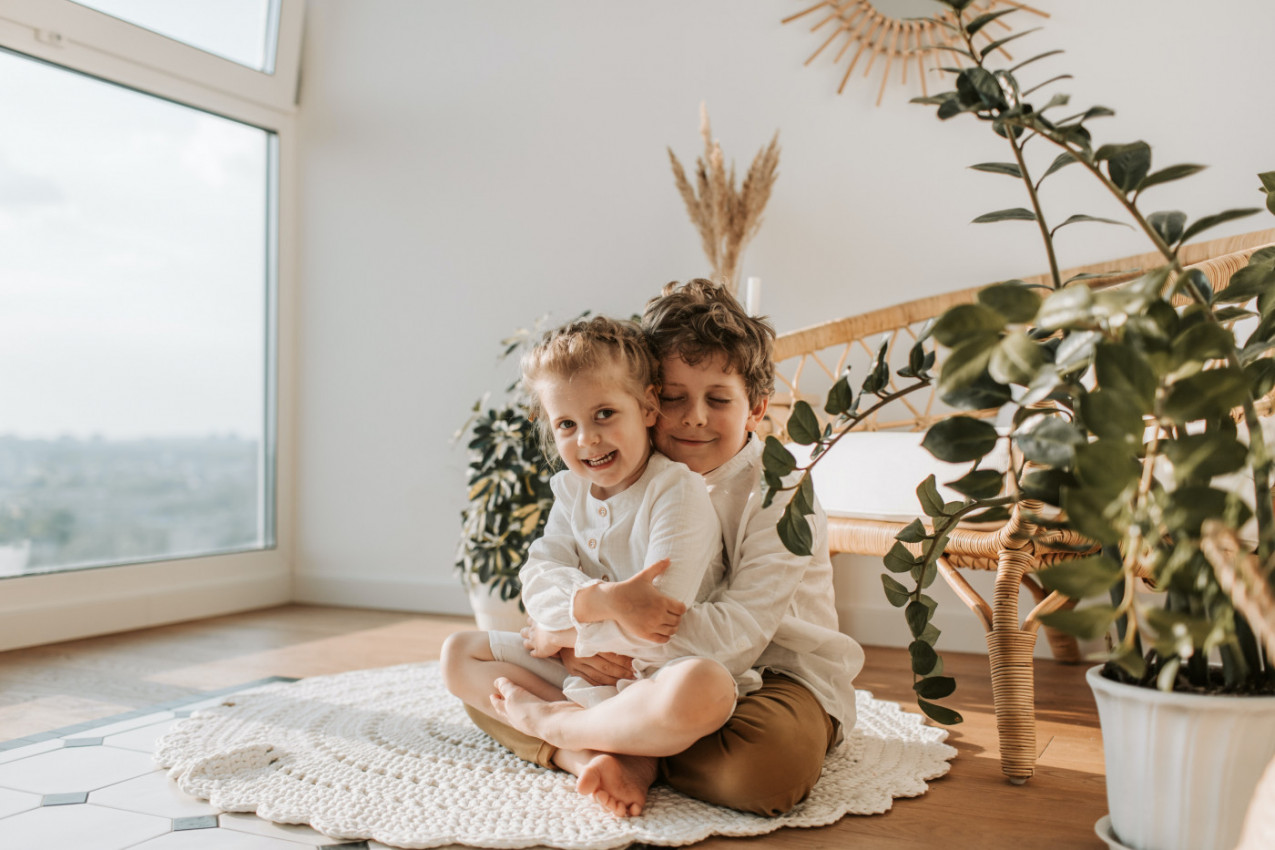 LJUBAV BRATA I SESTRE JE NEPOBEDIVA:  Ovo su najslađe suze na svetu!