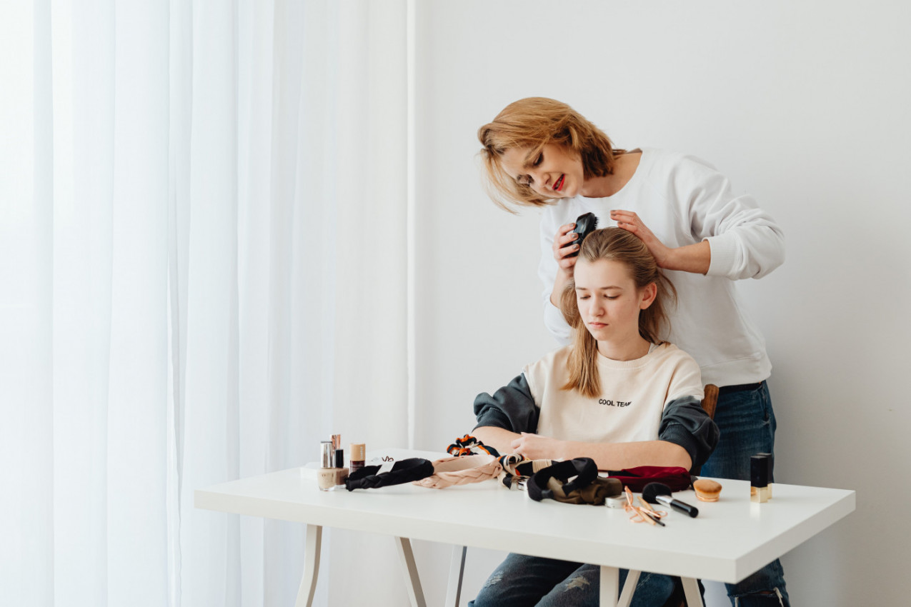 MNOGE ŽENE NE ZNAJU DA SE OČEŠLJAJU! Evo kako pravilno da sredite kosu!