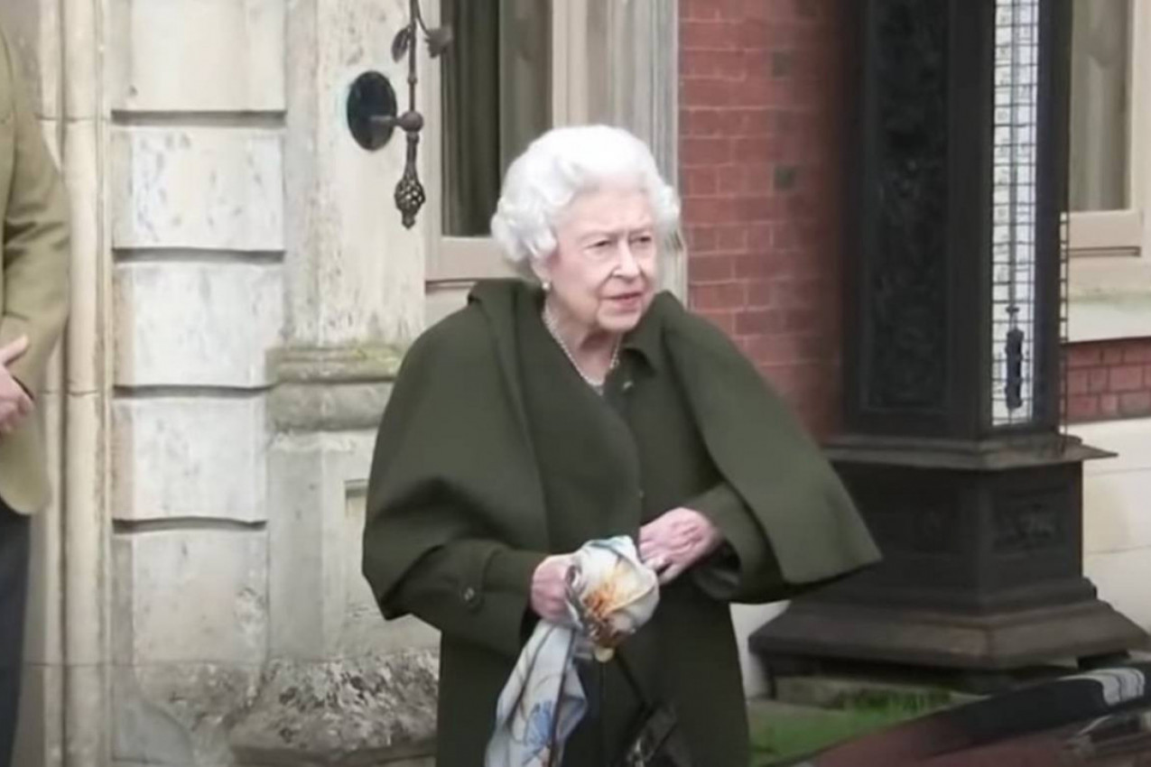 Kraljica Elizabeta lansirala kolonjsku vodu za pse! Miris podseća „na šetnju obalom“!