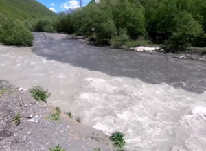 ČUDO PRIRODE: Dve reke dele jedno korito!