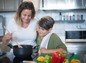 MALO KUHINJSKE MAGIJE: 15 trikova uz koje ćete kuvati ko od šale!