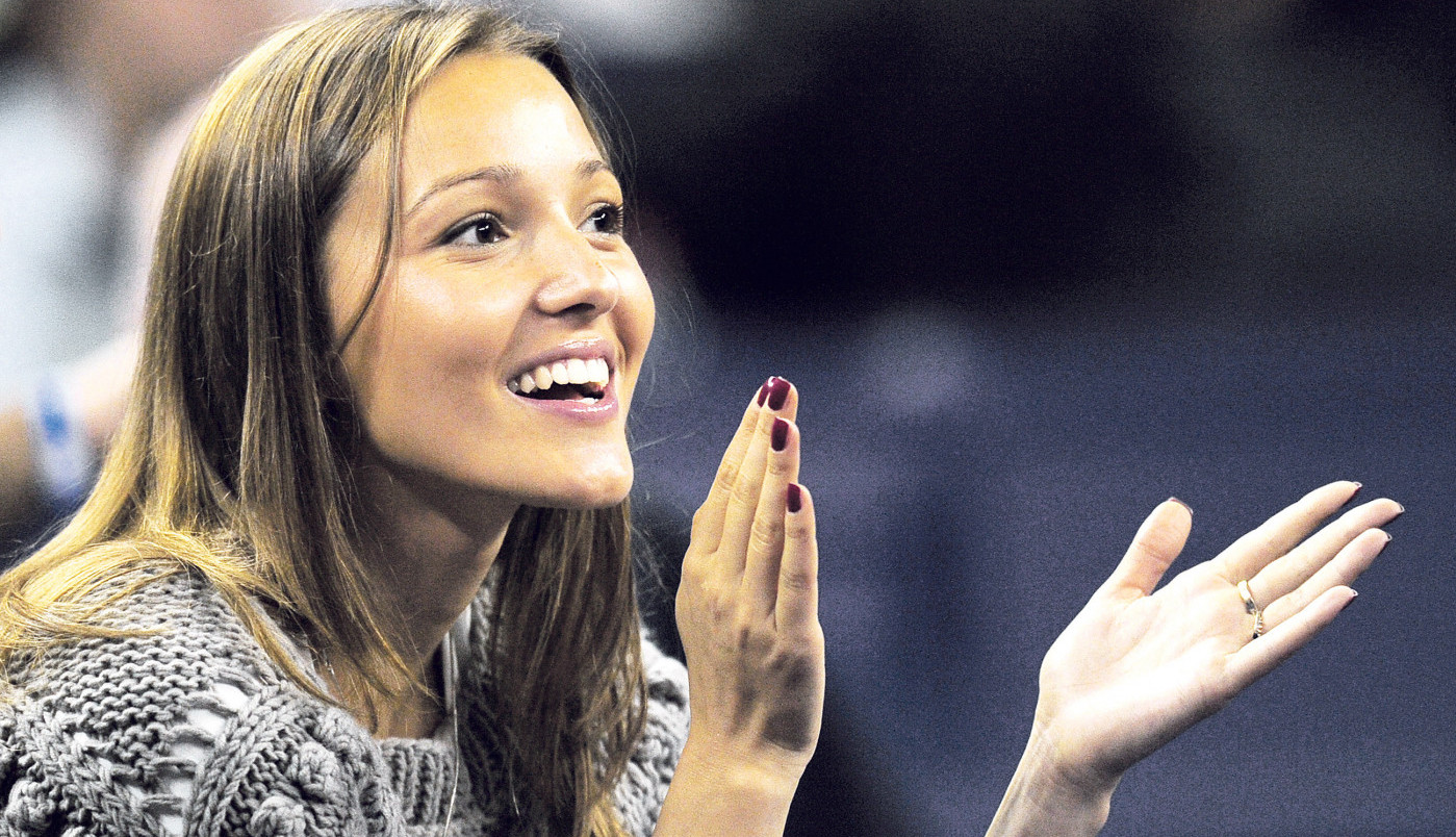 JELENA ĐOKOVIĆ IZBOROM OBUĆE PRIVUKLA SVE POGLEDE! Njih morate imati ovog proleća! (FOTO)