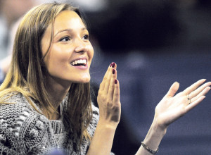 JELENA ĐOKOVIĆ IZBOROM OBUĆE PRIVUKLA SVE POGLEDE! Njih morate imati ovog proleća! (FOTO)