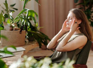 DA LI SE BUDITE SA GLAVOBOLJOM I MUČNINOM? Evo kako da sprečite jutarnje migrene!