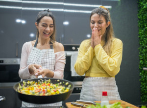 KUVARICA IZ SNOVA: Uz ovih 30 trikova svaka kuhinjska zavrzlama se rešava kao od šale!