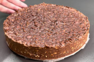 NAPRAVITE TORTU ZA PAR MINUTA: Uz samo tri sastojka, bez pečenja i sa puno čokoladnog užitka!