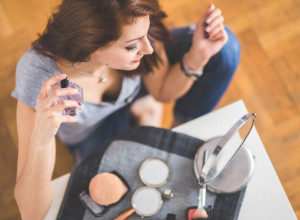 OVDE SVI GREŠIMO: Evo šta da uradite kako bi vam parfem bio dugotrajniji!