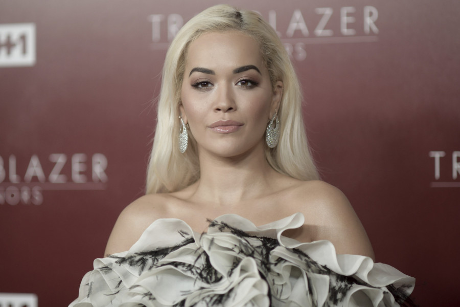 BEZ GAĆA NA CRVENOM TEPIHU! Da li biste imali hrabrosti da se obučete kao Rita Ora?