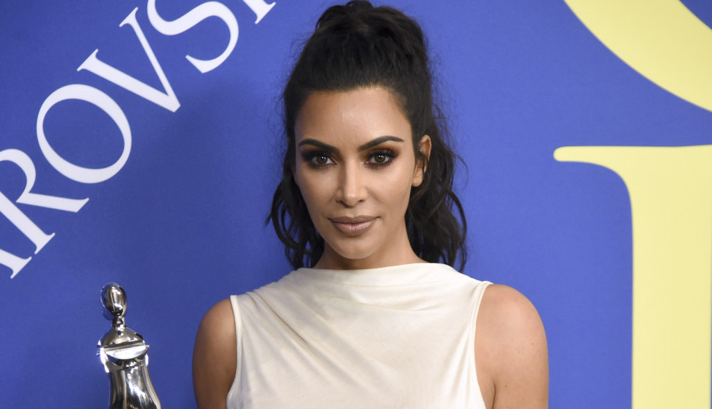 GORI INTERNET: Bahata Kim vređala siromašne, pa se RAZBACIVALA ZLATNICIMA!