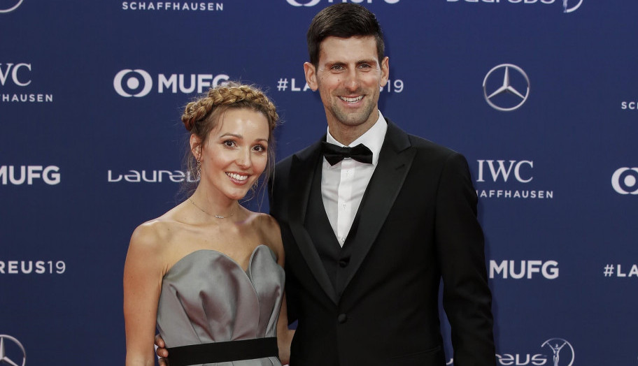 ZAPLAKAĆETE KADA OVO ČUJETE:  Čitav svet priča o gestu Novaka prema njegovoj voljenoj Jeleni, ljubav je pobedila! (FOTO)