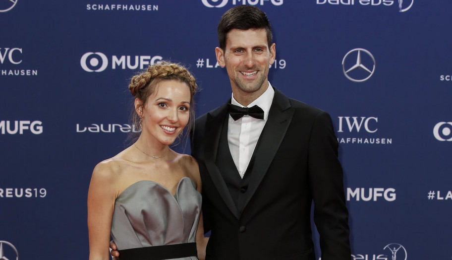 ZAPLAKAĆETE KADA OVO ČUJETE:  Čitav svet priča o gestu Novaka prema njegovoj voljenoj Jeleni, ljubav je pobedila! (FOTO)