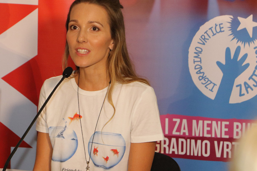 NIKAD IZAZOVNIJA JELENA ĐOKOVIĆ! Novim fotografijama iznenadila fanove, odlučila se na korak koji od nje nismo navikli!