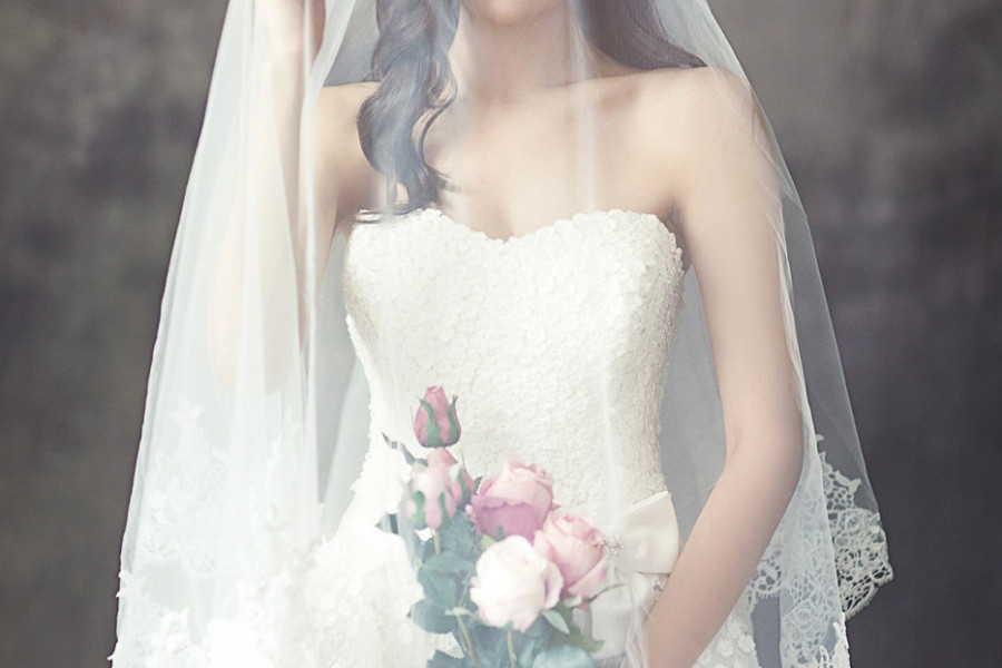 FRKA OKO VENČANICE: Želi da nosi haljinu moje pokojne ćerke