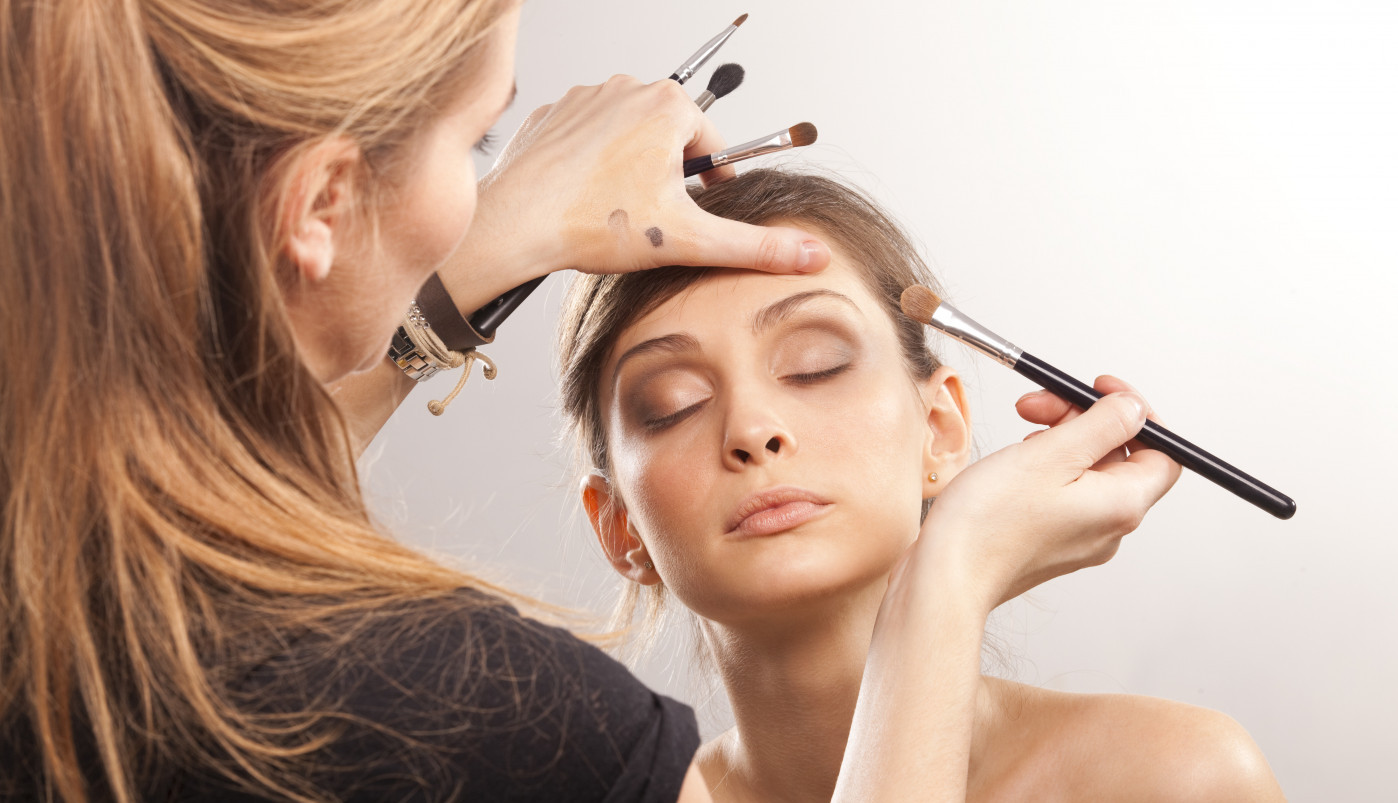 DA LI BISTE OVAKO PROŠETALE ULICOM? Pogledajte kako izgleda pravi prolećni mejkap koji je postao hit!