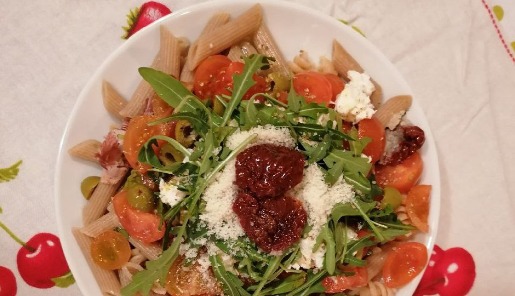 Recept za TRIKOLORE PASTA SALATU: Ukusi Italije na vašoj trpezi! (VIDEO)