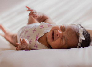 ŠTA SE STVARNO DEŠAVA S BEBAMA KADA IH OSTAVIMO DA PLAČU?! Ovo istraživanje treba da isprati svaki roditelj!