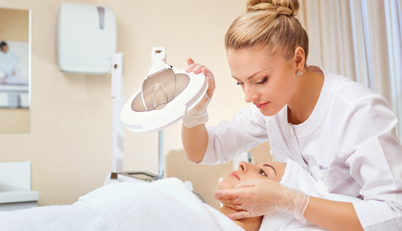 OTIŠLA SAM KOD KOZMETIČARA I OSTALA OBELEŽENA DO KRAJA ŽIVOTA! Jeziva životna priča obišla svet!